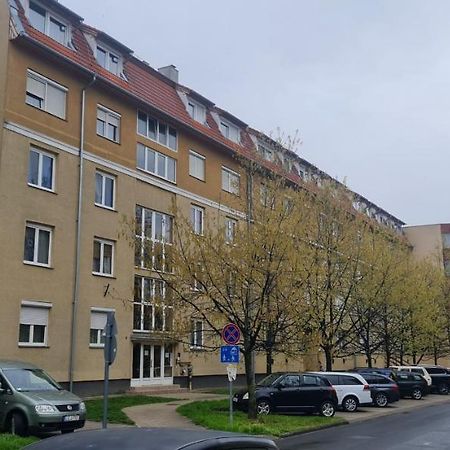 Ybs Apartman Apartamento Zalaegerszeg Exterior foto