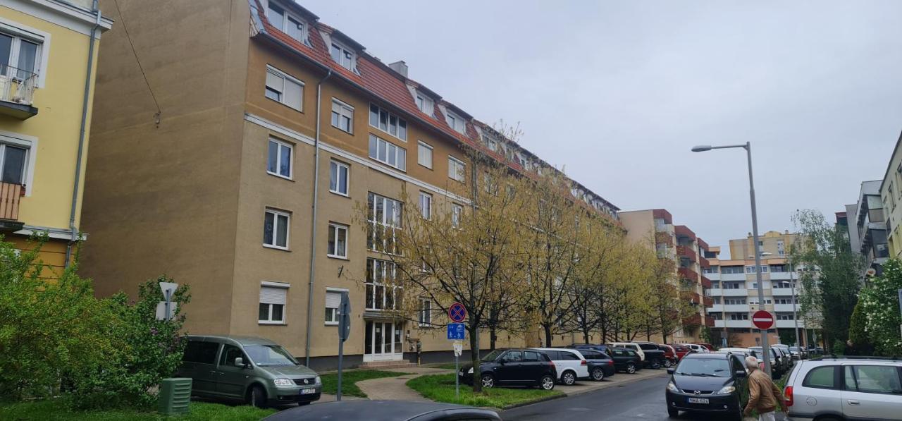 Ybs Apartman Apartamento Zalaegerszeg Exterior foto