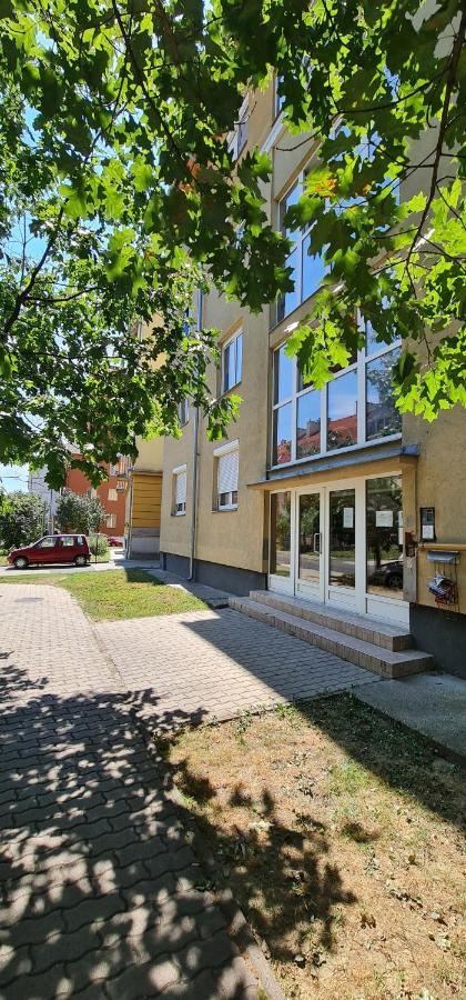 Ybs Apartman Apartamento Zalaegerszeg Exterior foto